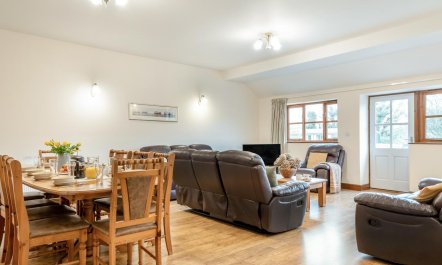 4 Bed in Whitwell 1