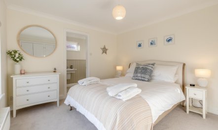 3 Bed in Docking 4