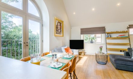 2 Bed in Langham 8