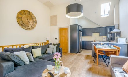 2 Bed in Langham 6