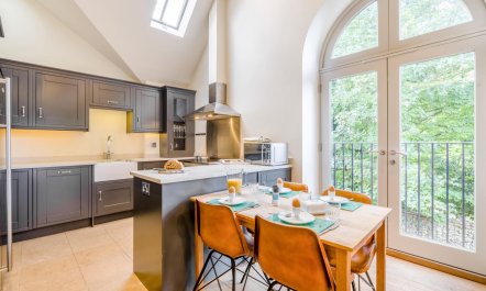 2 Bed in Langham 7