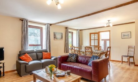 3 Bed in Woodford 2