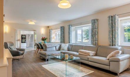 4 Bed in Aberdovey 2