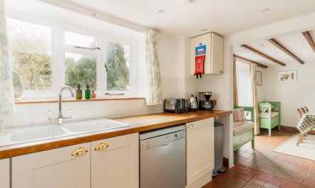 3 Bed in Burton Bradstock 6