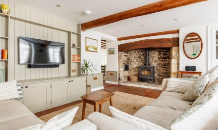 3 Bed in Burton Bradstock