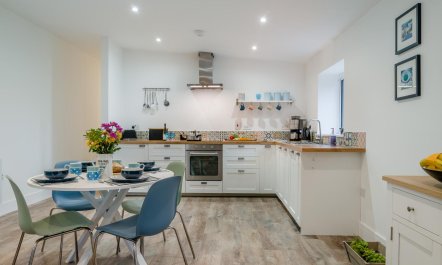 2 Bed in Hinton Blewett 9