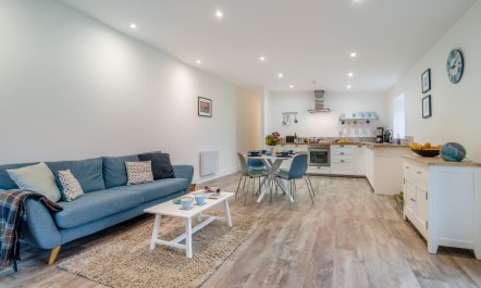 2 Bed in Hinton Blewett 6