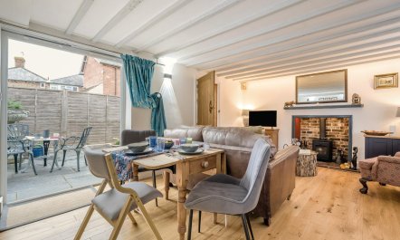 2 Bed in Peasmarsh 1