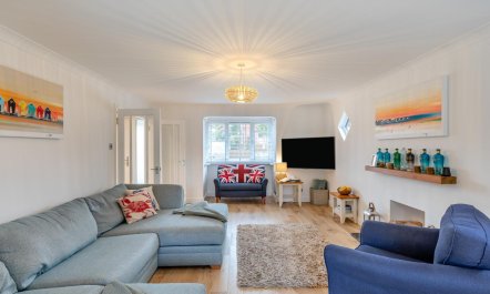 4 Bed in Freshwater 6