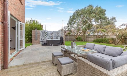 4 Bed in Freshwater 2