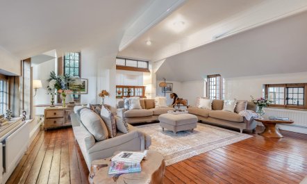 6 Bed in Englefield Green 2