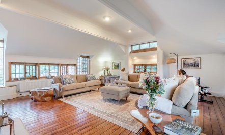 6 Bed in Englefield Green 3