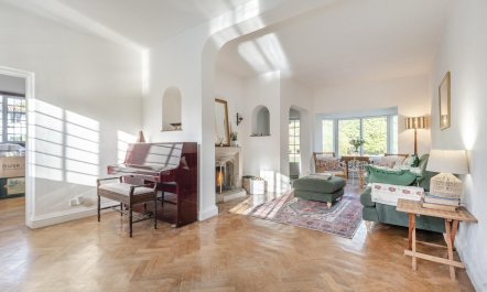 6 Bed in Englefield Green 5