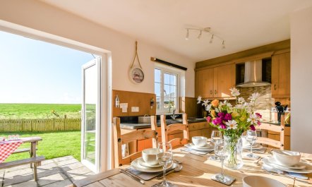 3 Bed in Pen Y Cwm 1