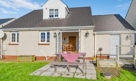 3 Bed in Pen Y Cwm