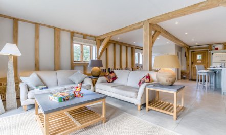 2 Bed in Holmbury St. Mary 1