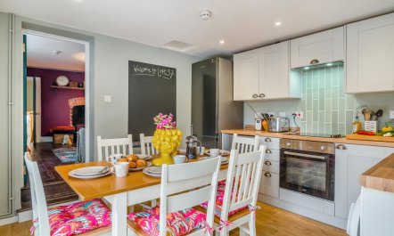 3 Bed in Wotton-under-Edge 9