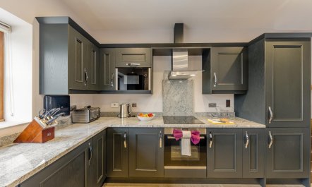 2 Bed in Mydroilyn 1