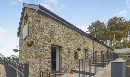 2 Bed in Mydroilyn 3