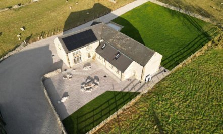 8 Bed in Biggin