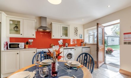 2 Bed in Ponthirwaun 8