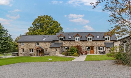 2 Bed in Ponthirwaun 4