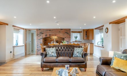 4 Bed in Whitwell 1