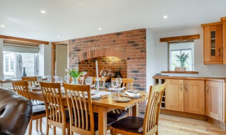 4 Bed in Whitwell 2