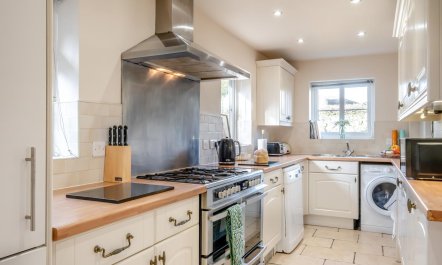 4 Bed in Whitwell 6