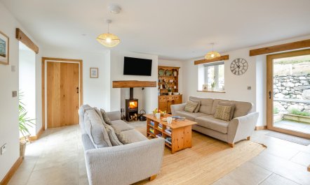5 Bed in Cynllwyd Uchaf 1