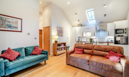 2 Bed in Farnham 1