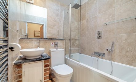 2 Bed in Farnham 9