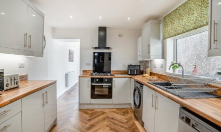 3 Bed in Mumbles 5