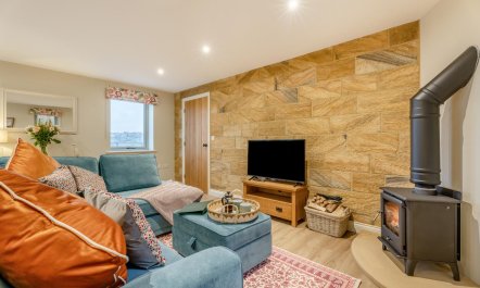 2 Bed in Castleton 1