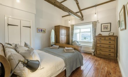 3 Bed in Low Row 3