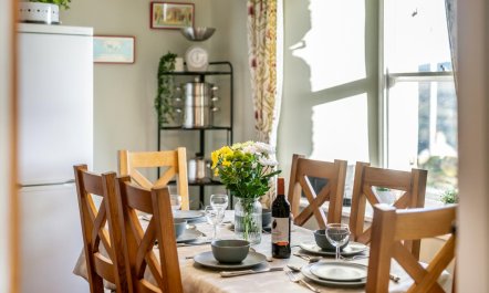 3 Bed in Low Row 8