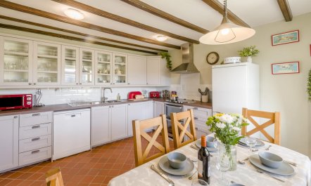 3 Bed in Low Row 2