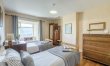3 Bed in Low Row 6