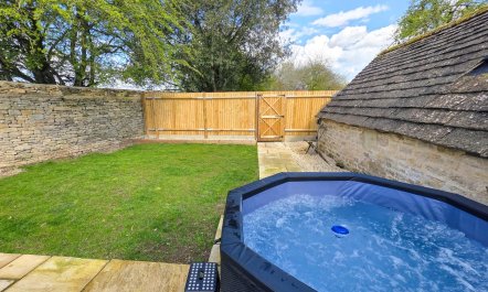 2 Bed in Latton 1