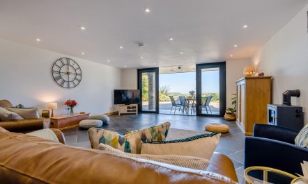 2 Bed in Whitstone 1