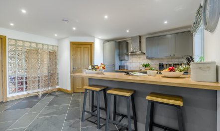 2 Bed in Whitstone 9