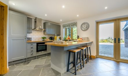 2 Bed in Whitstone 7