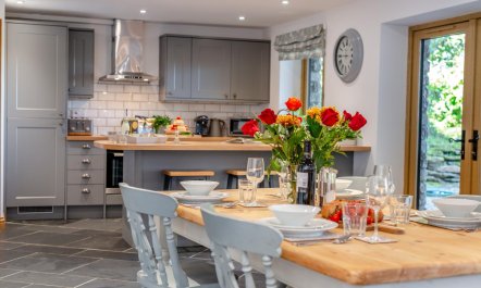 2 Bed in Whitstone 5