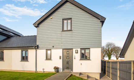 3 Bed in Brynteg