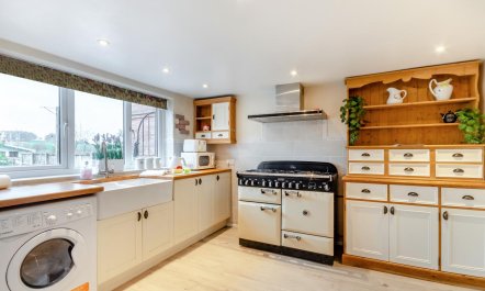3 Bed in Middle Mayfield 8