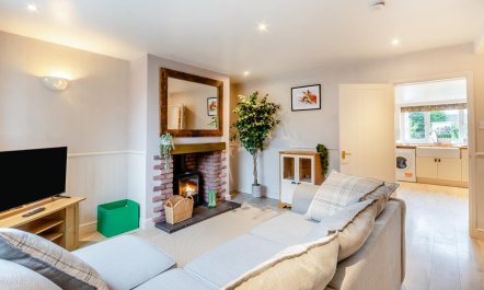 3 Bed in Middle Mayfield 1