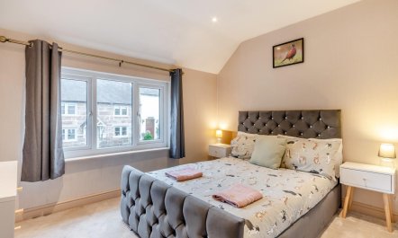 3 Bed in Middle Mayfield 3