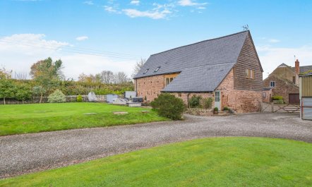 4 Bed in Etloe