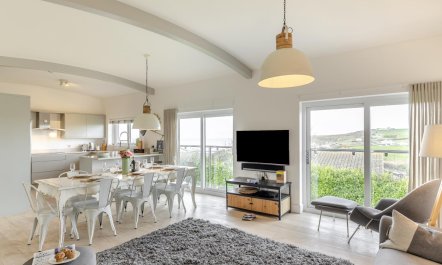 4 Bed in Widemouth Bay 2