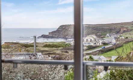 4 Bed in Widemouth Bay 6